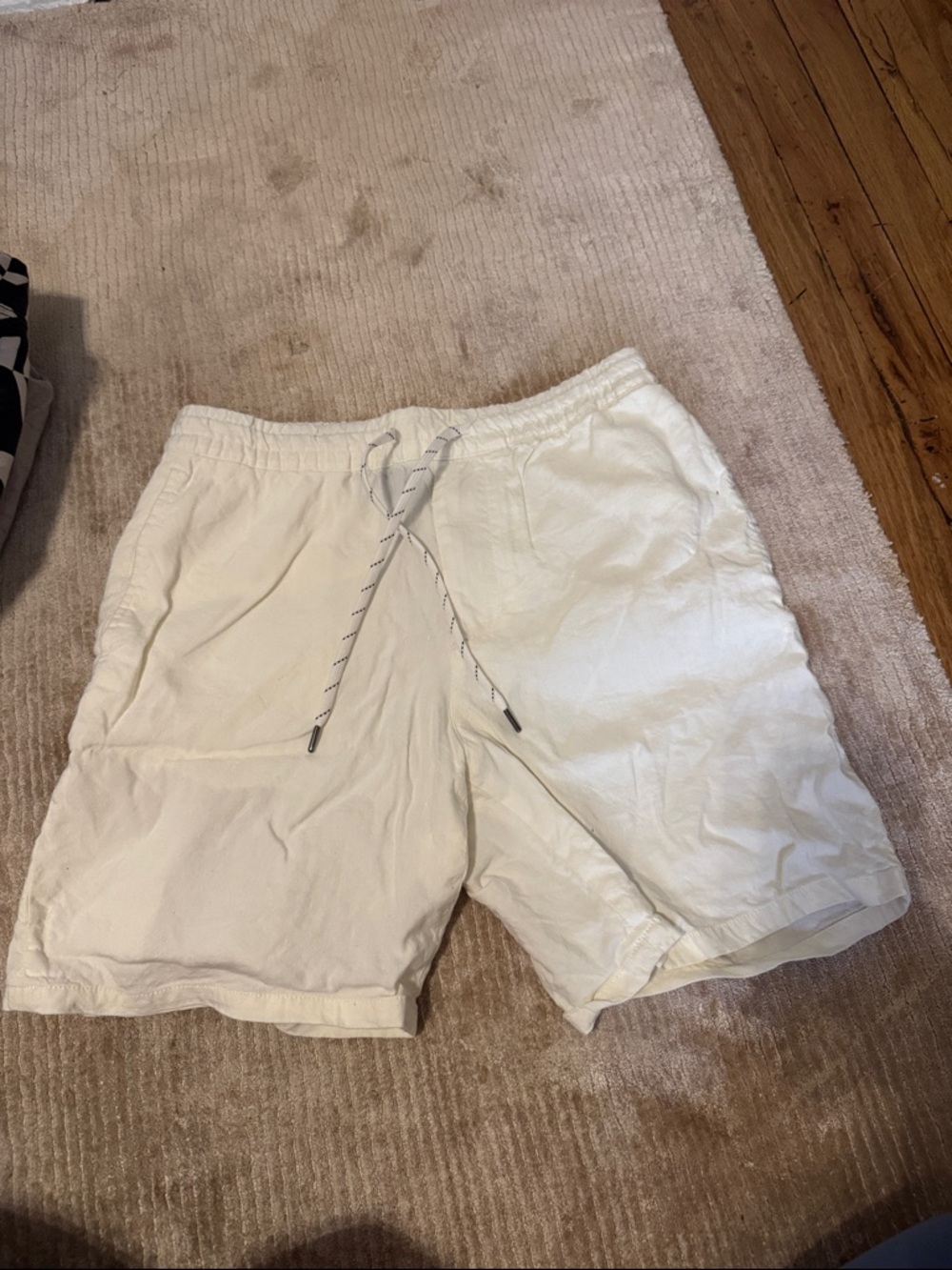Club Monaco Men's White Drawstring Casual Shorts